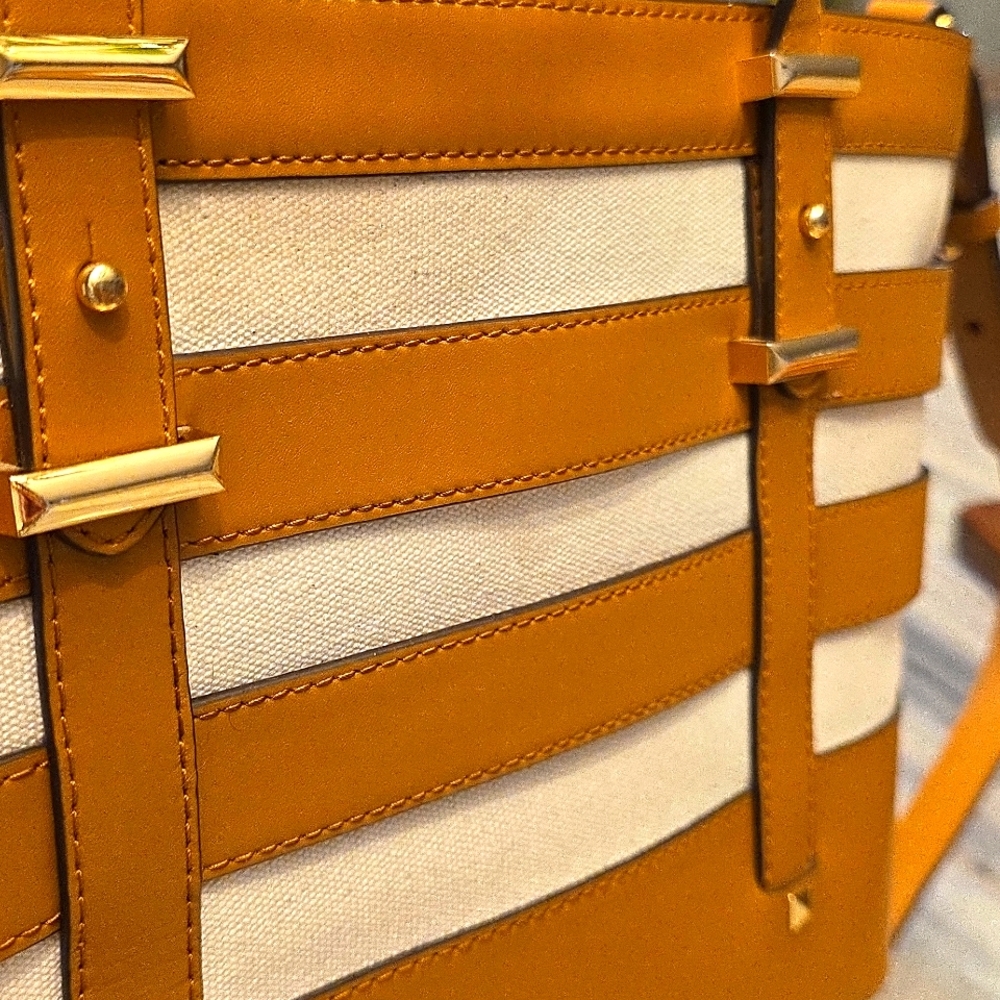 Michael Kors Tan and Cream Women's Bag - Picture 3 of 13